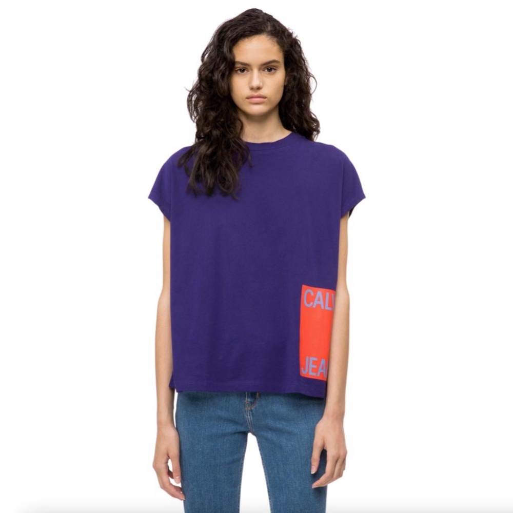 Calvin Klein Jeans Womens Short Sleeve T-Shirt Relaxed Fit in Purple Siz…